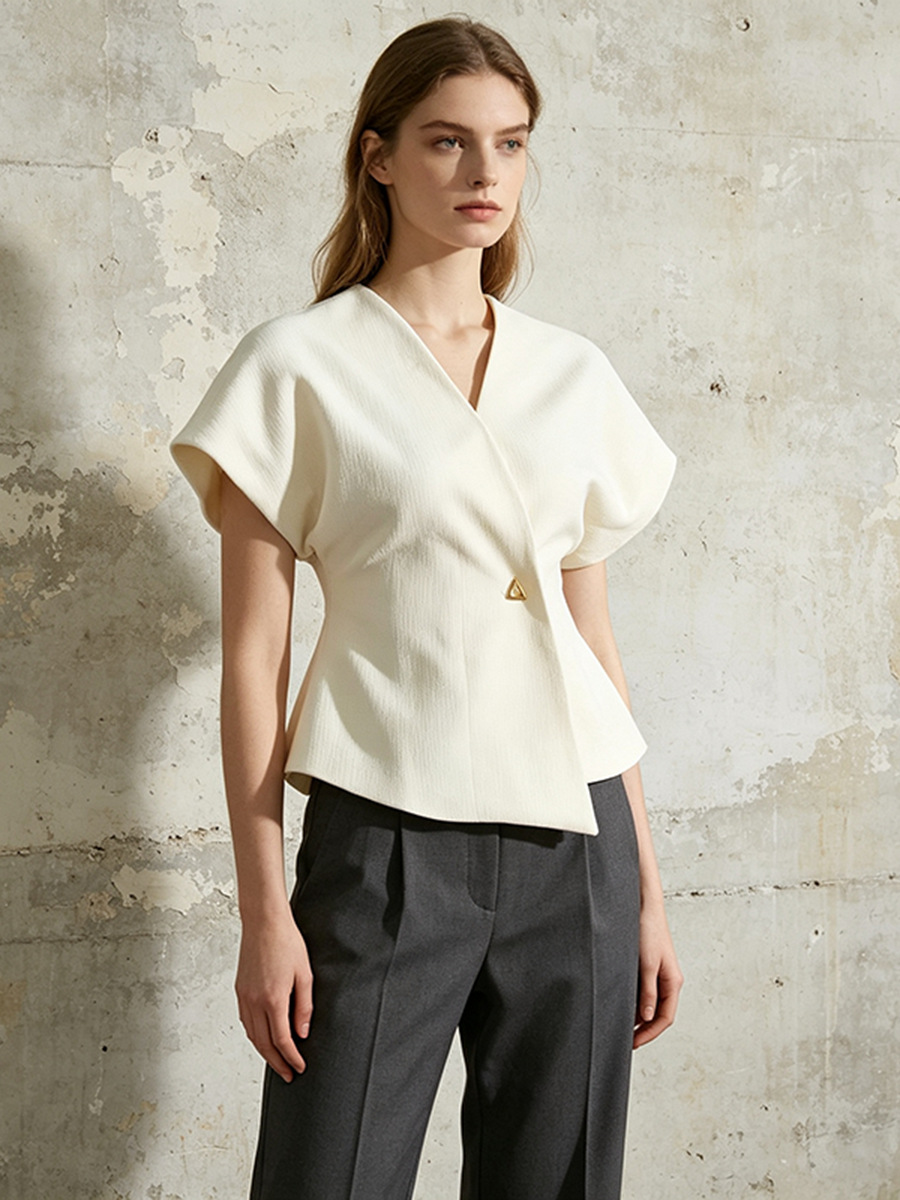 Traje asimétrico elegante de nuevo estilo 2026 con efecto adelgazante y cintura entallada, mangas caídas, chaleco y camisa de estilo ejecutivo para mujer.