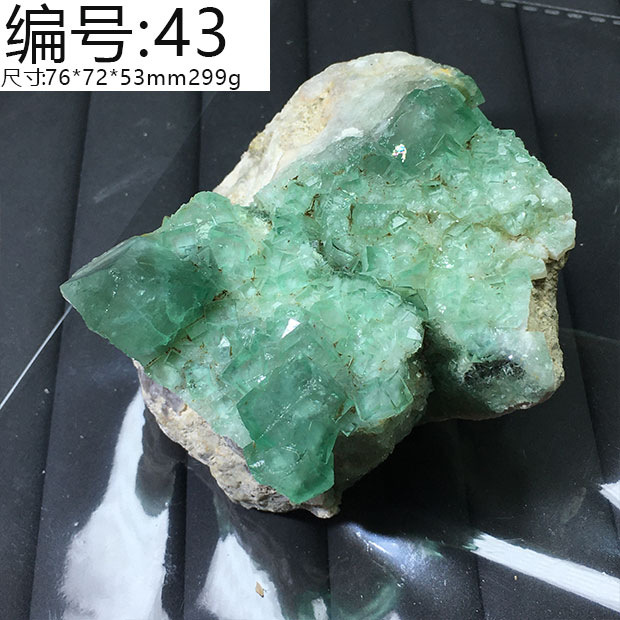 Madagascar Natural Sunlight Green Fluorite Raw Stone Specimen Color Change Green Mineral Crystal 17 sup