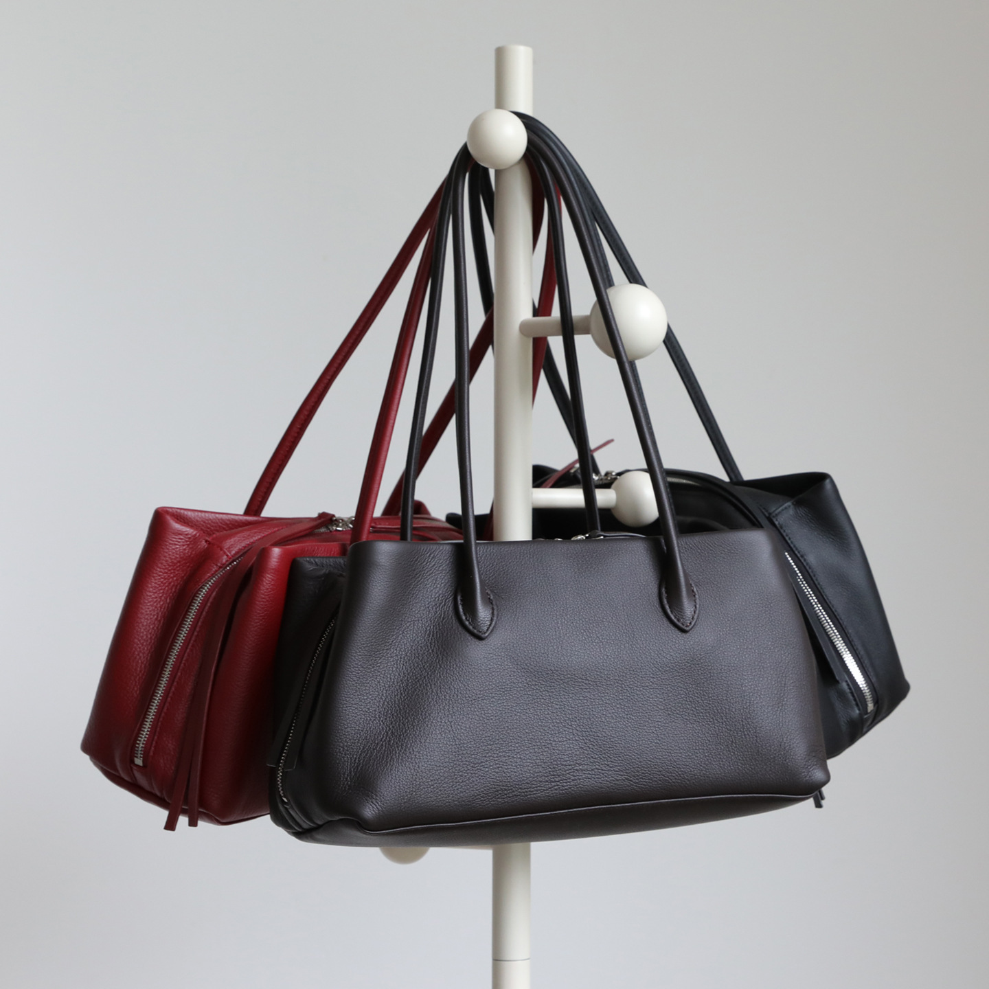 Autumn and winter vintage frosted genuine leather handbag with multiple compartments, versatile and stylish, made of top-layer cowhide, natural shoulder bag