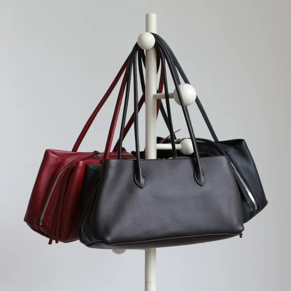 Autumn and winter vintage frosted genuine leather handbag with multiple compartments, versatile and stylish, made of top-layer cowhide, natural shoulder bag