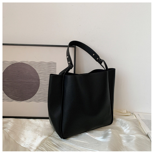 New style simple tote bag, women's large capacity shoulder bag, fashionable all-matching commuting bag, Korean handbag