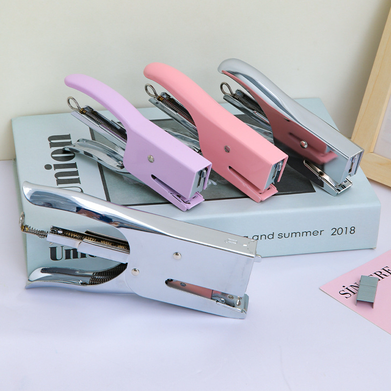 Gran grapadora de ahorro de mano de flores de embalaje de copia grapadora estudiante de oficina puncher