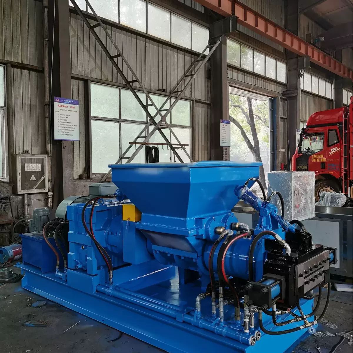 橡胶挤出机高产量橡胶250双挽自动喂料挤出机硅橡塑挤出生产线