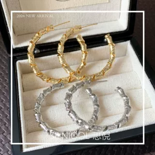 金银双色浮雕扭纹 C 形大耳圈 复古刻印纹理圆环耳环 饰品批发货