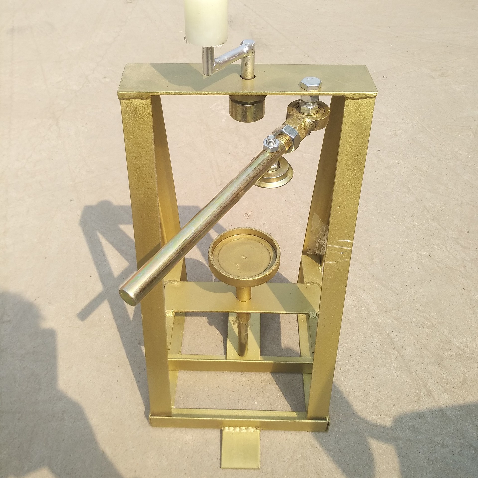 酒瓶封盖器自动半斤一斤机器瓷瓶奶茶手动锁边封口机锁口机压盖机