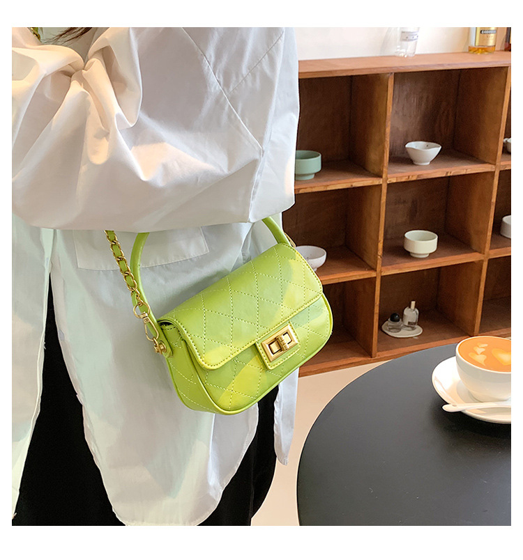 Summer 2022 New Rhombus Chain Solid Color Crossbody Bag display picture 6