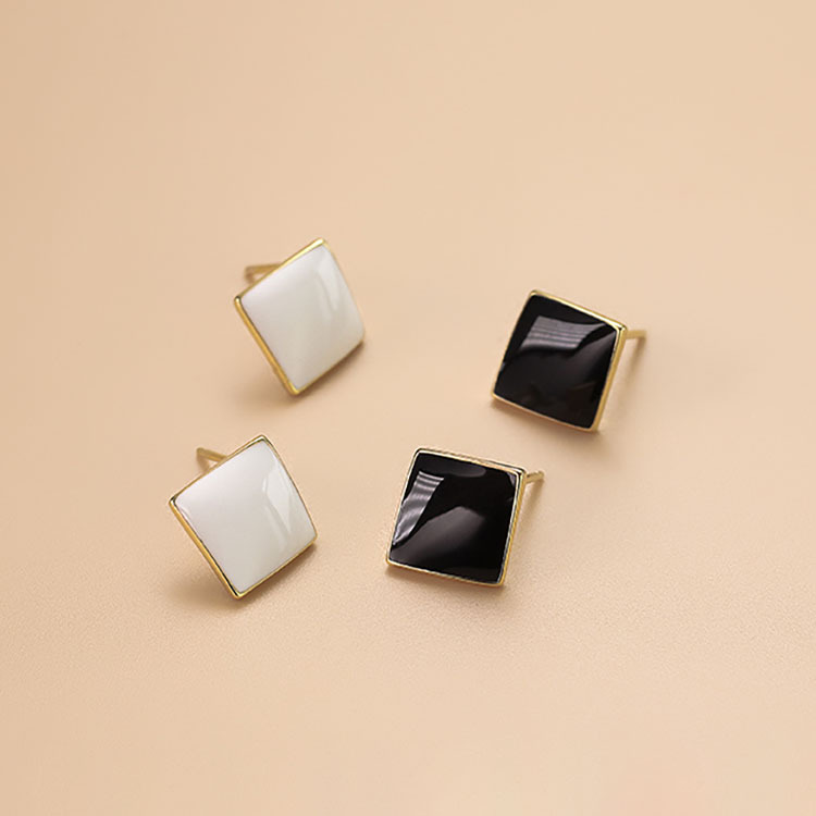Boucles d'oreilles carrées noires Sunburst, simples et élégantes, style hongkongais chic, géométriques en forme de diamant, collection tendance 2022._voghion.com