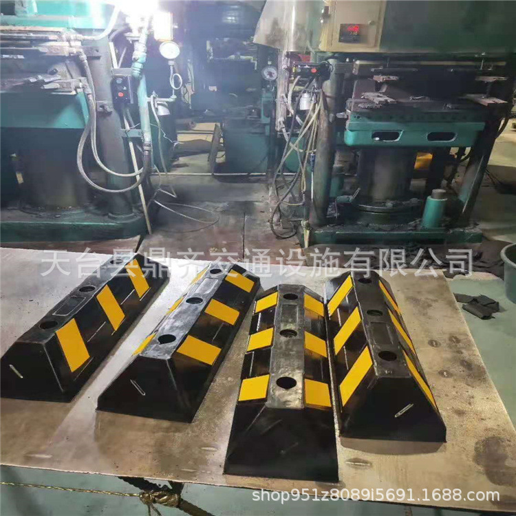 橡胶汽车车轮定位器挡车器阻挡器止退器道路分道体反光定位器
