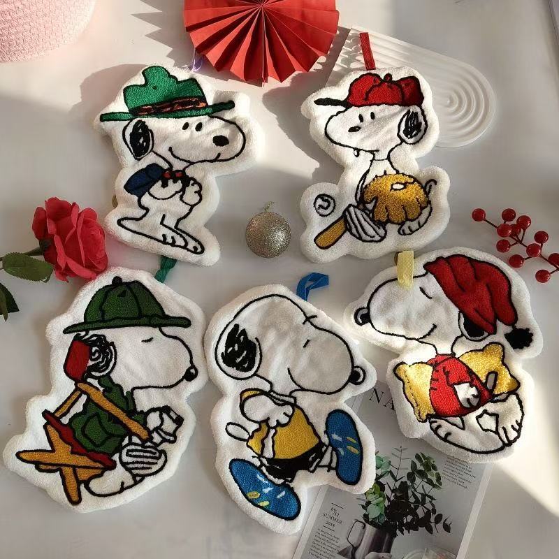 Cartoon Snoopy Puppy Hand Towel Coral Velvet Hanging Absorbent Children's Handkerchief Kindergarten Hanging Towel New Year Gift