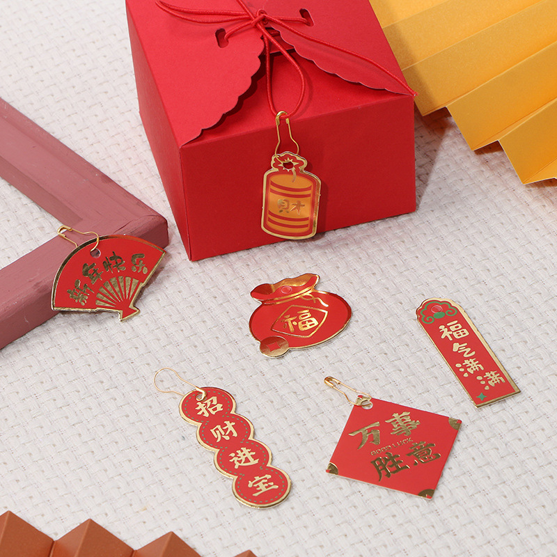 Saludos de Año Nuevo etiqueta dorada para hornear caja de embalaje Etiqueta de decoración Tarjeta de forma especial copo de nieve regalo crujiente accesorios pequeños