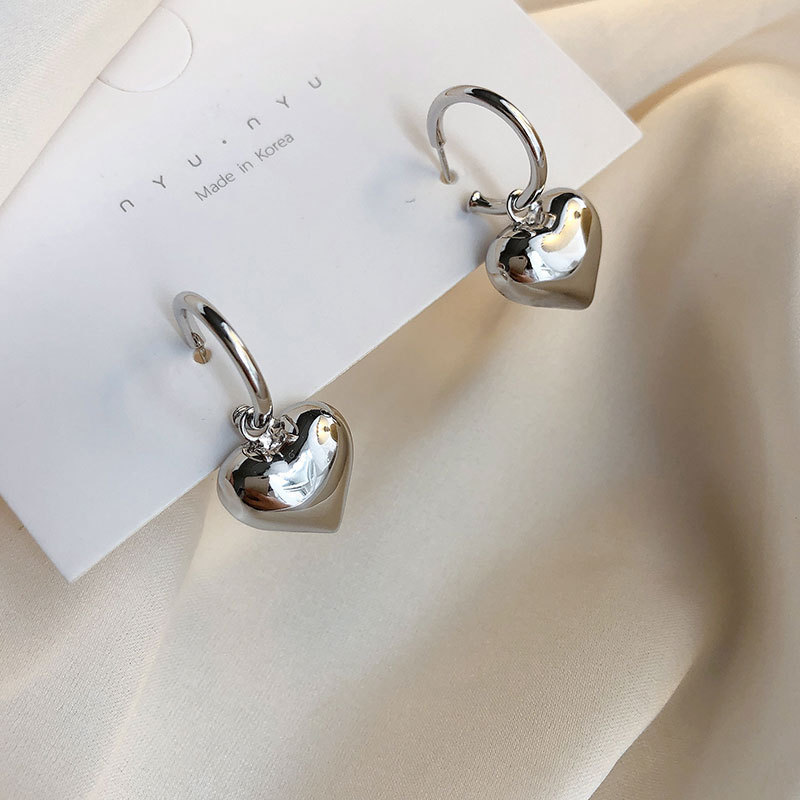 Love Heart Earrings Womens New Fashion Online Red Fashion Personality Circle Korean Temperament Entry Lux Cold Style Ear Hookpicture7