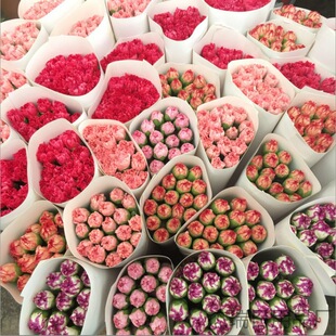 Flowers Yunnan straight hair carnation base city express delivery water bouquet Kunming birthday mother's day