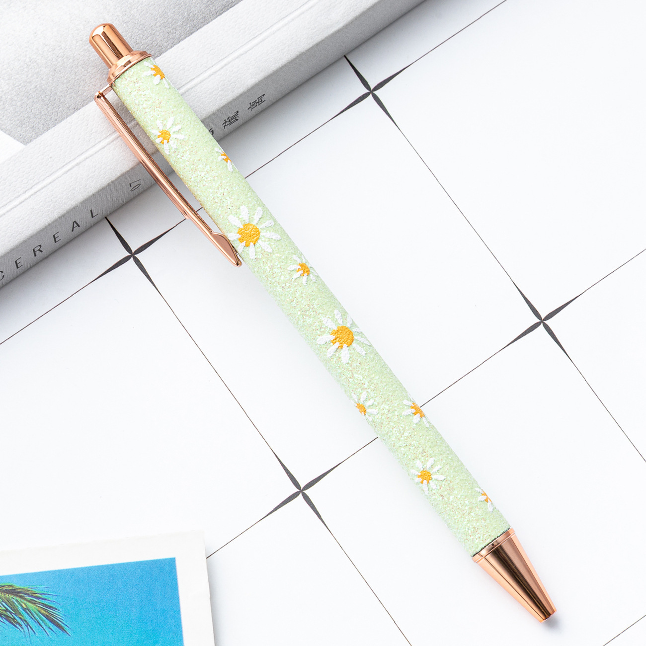 Polvo de oro de presión de lápiz de bola de metal encantador estilo de dama de presión de lápiz de circuncisión puede imprimir logotipo de alto valor facial lápiz de bola