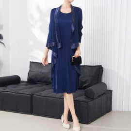 连衣裙;时尚休闲套装;女式T恤