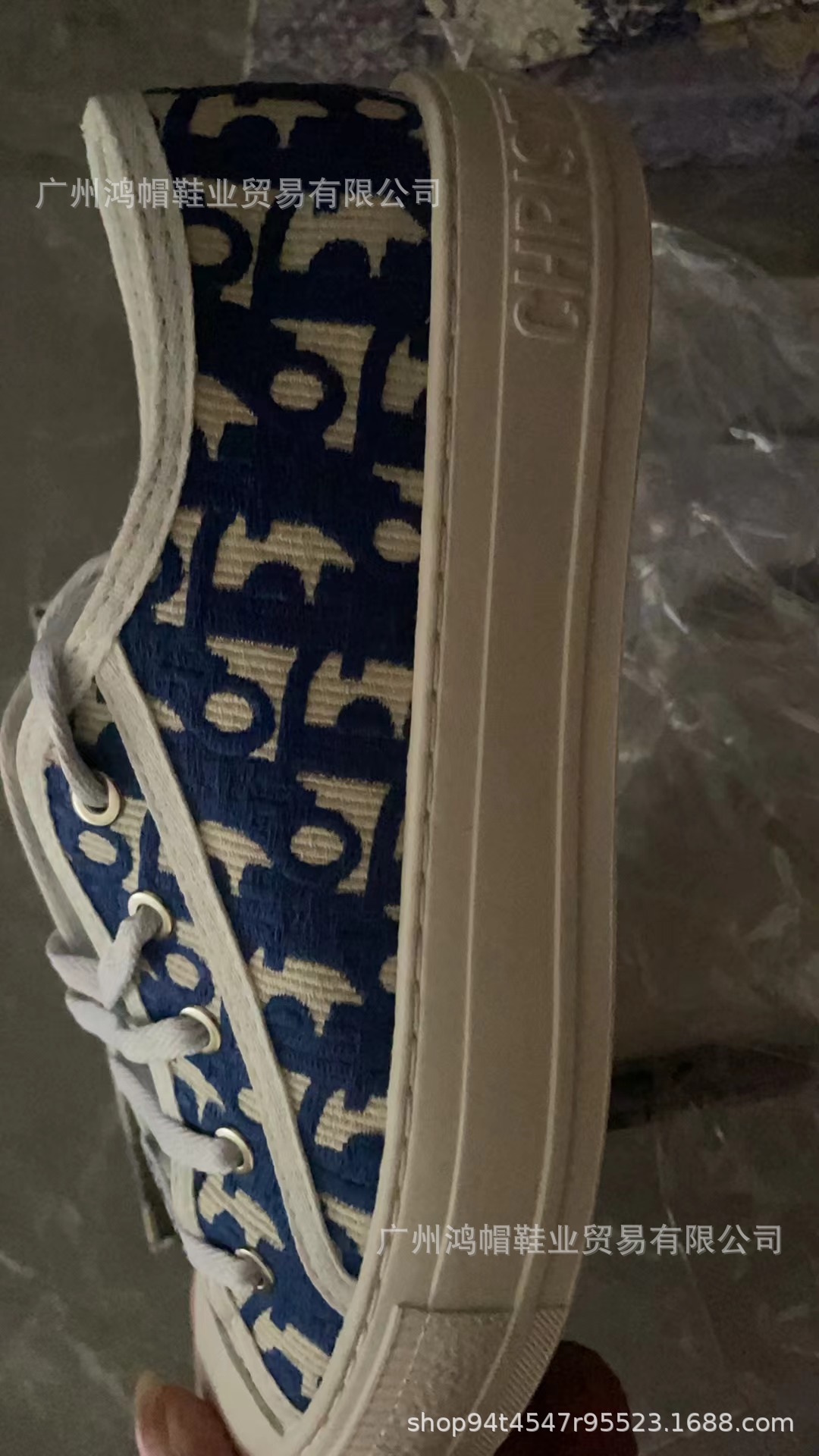 2024 Estación europea Primavera Nuevo estilo Bordado Alfabeto D Hogar Mujer Trendy ins Todo fósforo nicho Otoño Zapatos de lona plana Fondo plano