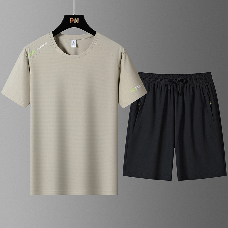 Traje deportivo de seda de hielo de secado rápido de tamaño extra grande Camiseta de manga corta para hombre Nuevo estilo de verano Pantalones casuales para hombre de todo fósforo Conjunto de dos piezas