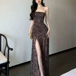 欧美性感辣妹抹胸豹纹连衣裙女2026春款拼接开叉收腰紧身包臂长裙