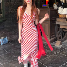 发华/法式红色格子连衣裙女夏季设计感甜美v领度假吊带裙收腰长裙