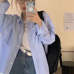 ストライプの長袖のシャツの女性の春秋の服の新型の日焼け止めのゆったりしたbfの風のゆったりしている中の長いストライプの百合のコートの女性