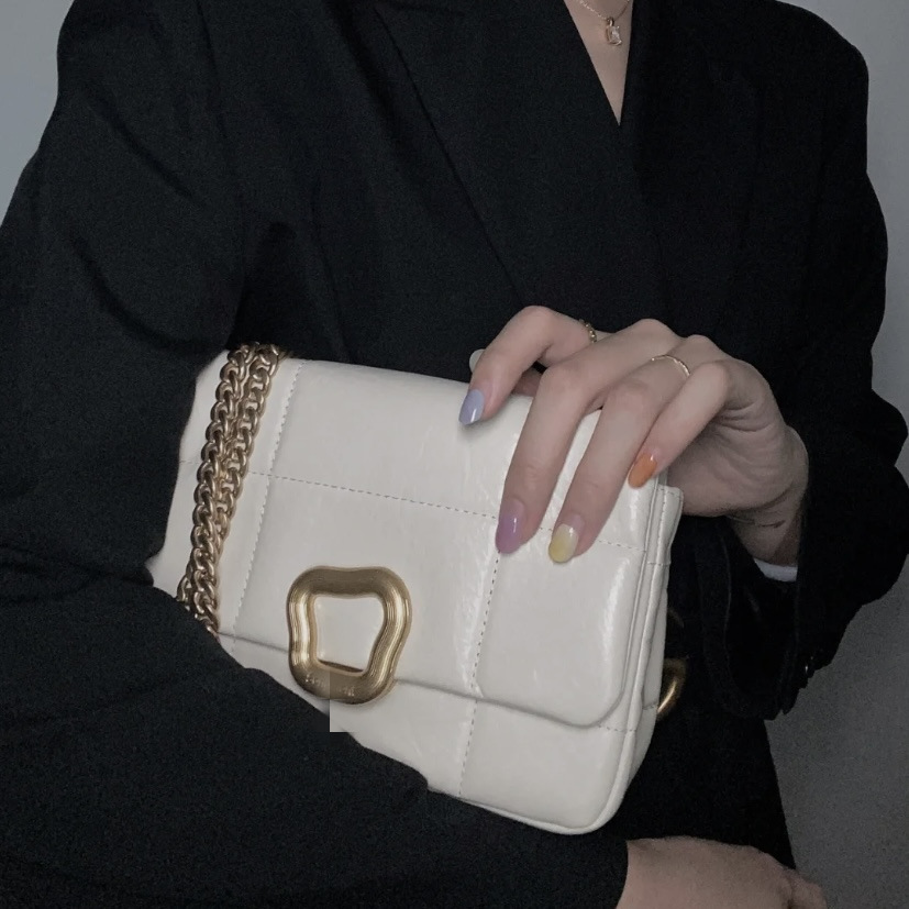 Medium milkshake white (pay attention to the gift box)