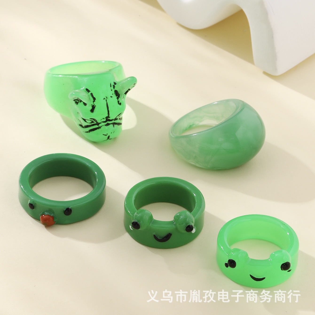 Verano transfronterizo Amazon nueva historieta luminosa animal resina diversión personalidad hip hop conjunto anillo