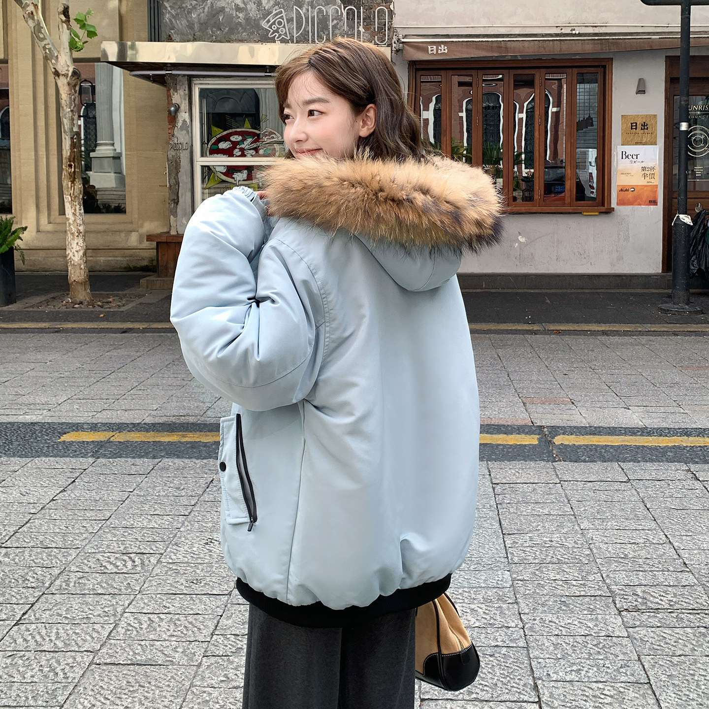 Real disparar 2025 invierno coreano suelto retro plumón chaqueta de algodón mujer suelto gran cuello de pelo para superar la tendencia de abrigo de algodón image 2