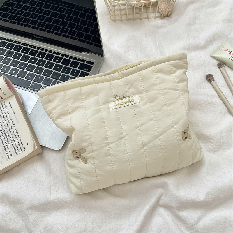 412222ソフト萌え刺繍かわいいウサギキルティングソフト収納バッグ大容量化粧バッグ学生文房具袋|undefined