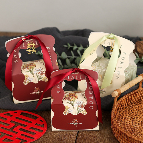 Factory direct sales and wholesale Xiaohongshu hotly recommends new fresh ins style portable wedding and good-looking souvenir wedding candy box