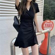 韩版气质鱼尾裙子女夏2024年新款收腰显瘦V领抽绳设计小众连衣裙