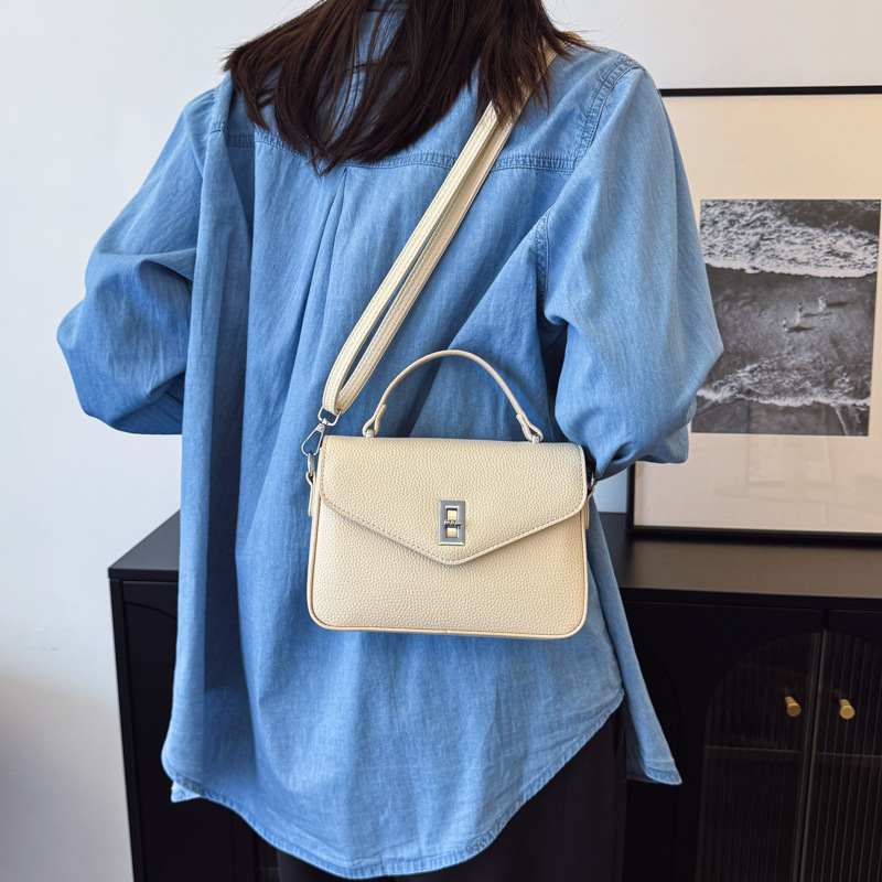 Bolso de moda coreano 2025 primavera y verano nuevo bolso femenino casual con patrón de lichi bolso de hombro simple bolso de mensajero de viaje