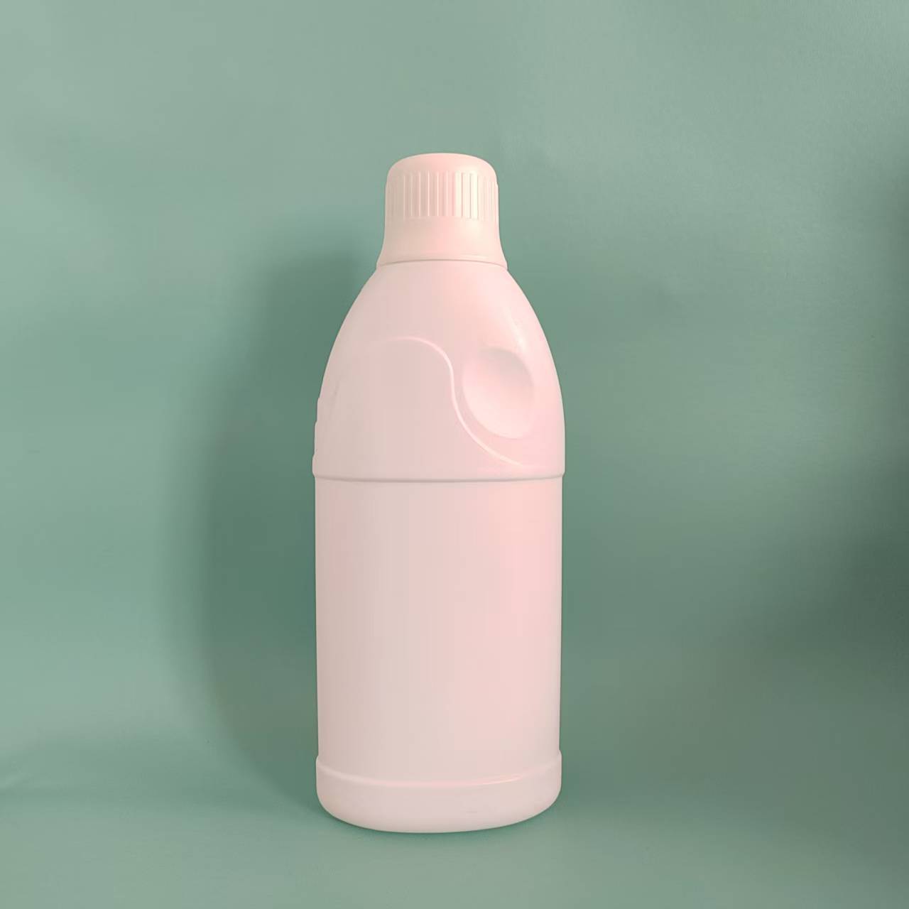 제조업체는 600ml 화장실 청소 병 84 소독제 플라스틱 병 PE 고품질 플라스틱 빈 병 특수 클리너 병을 공급합니다.