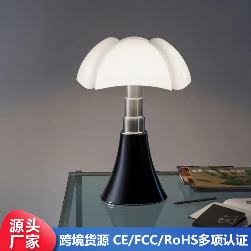 Italian vintage Bat Flower Table Lamp Bedside High Sense Designer Creative Personality Bauhaus Table Lamp