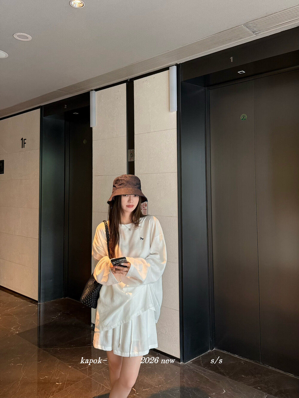 Bộ hai mảnh áo chống nắng tay dài thêu ngựa nhỏ kết hợp chân váy midi cạp thun — màu trắng, Xanh da trờicolor chi tiết 17