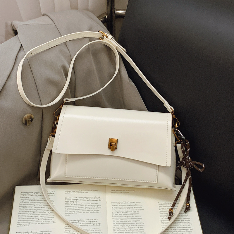 Bolso de axila de cuero de cera de aceite retro de alta gama para mujer 2025 nuevo bolso cuadrado pequeño de un solo hombro de moda simple de cercanías