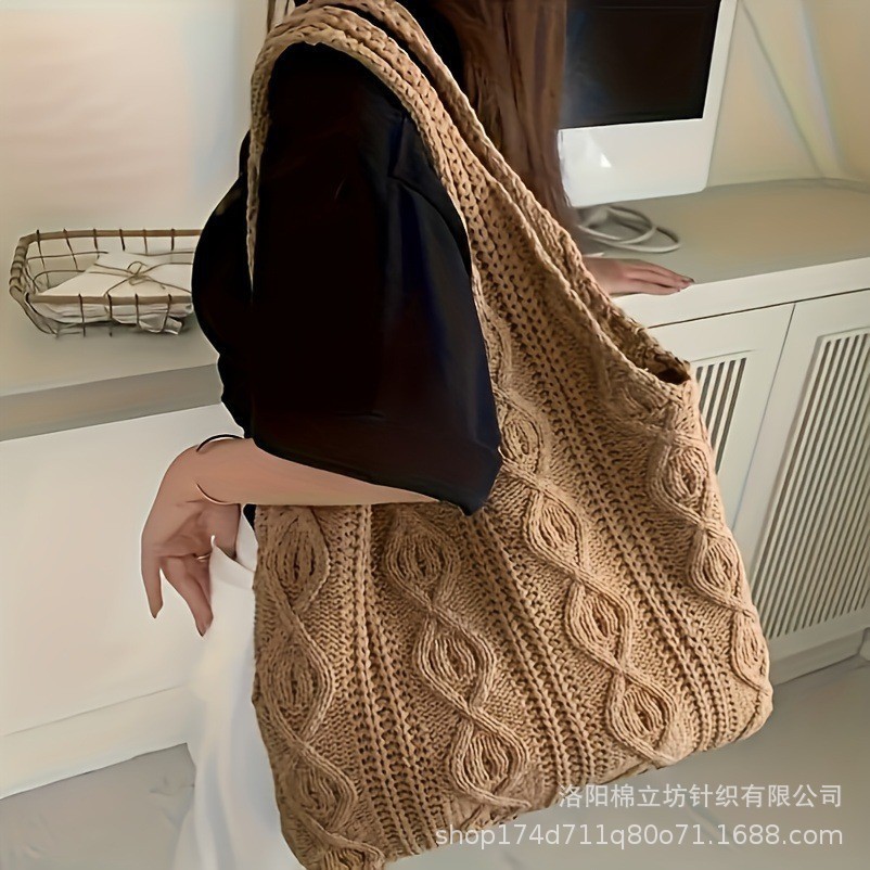 Capacious beach one-shoulder bag