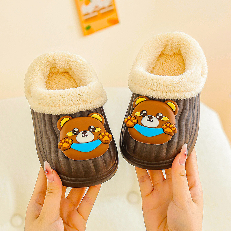 Zapatillas de algodón para niños invierno 2024 nuevos niños en el hogar interior con una base gruesa de terciopelo para niños pequeños y medianos zapatillas de algodón