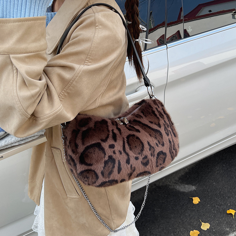 Bolso de lana para mujeres 2025, nuevo otoño y invierno bolso de cadena de lana estriado bolso de nicho de diseño de hombro bolso axilar
