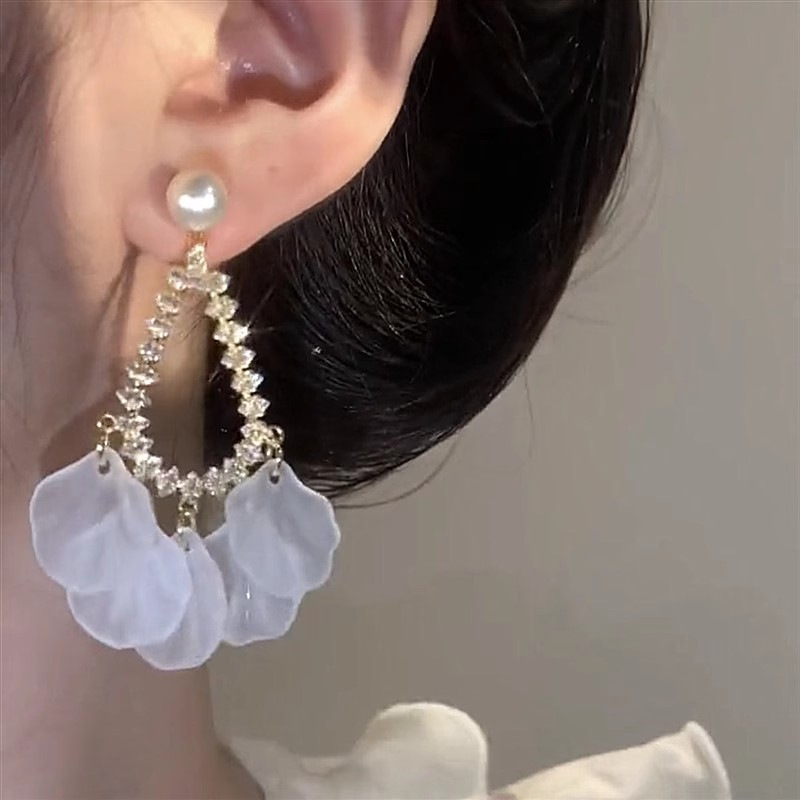 Acrylic fashionable earrings with zircon drop-shaped with tassels