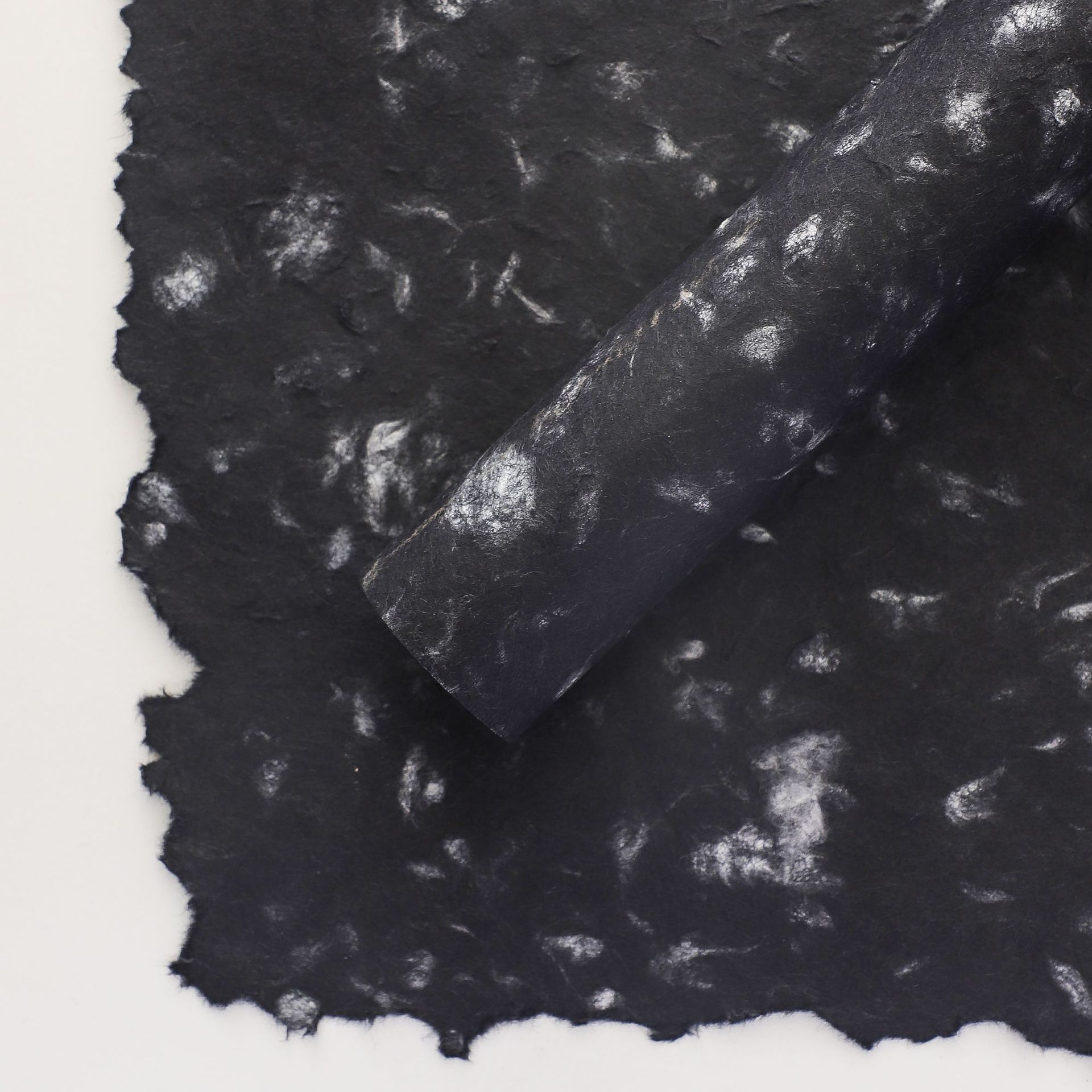 Huaxi día de San Valentín de dos colores mano rasgada Dongba papel retro textura de piedra flor de papel de embalaje floral paquete floral