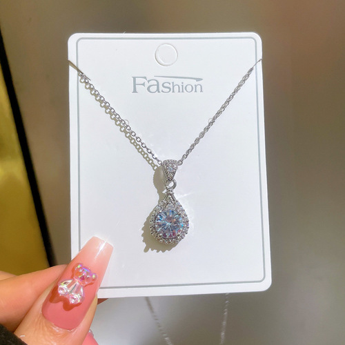 [Titanium Steel] Light luxury micro-inlaid real gold water drop super flash necklace women's new clavicle chain light luxury niche design