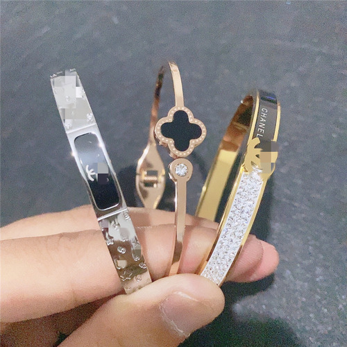 18K Japanese/Korean Diamond-Halo Titanium Steel Bracelet with Rose Gold/Silver Color, Simple and Fashionable Unisex Stainless Steel Band for Women