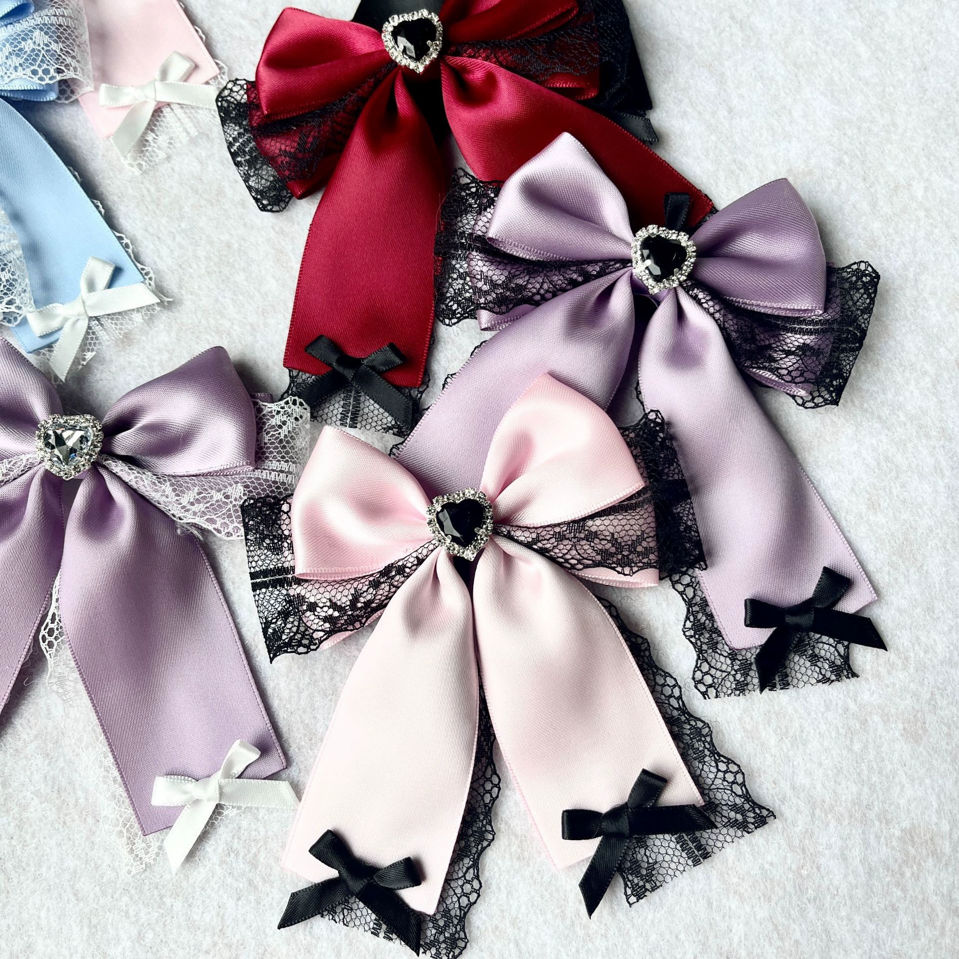 Hairgrip with bow, fashionable bangs