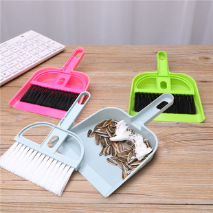 Mini Desktop Broom and Dustpan Two-Piece Set Sweeping Computer Keyboard Sweeping and Cleaning Brush Car Small Broom Set