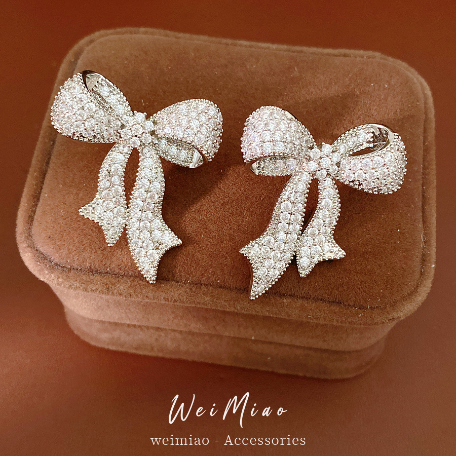 Agujas de plata de piedra de arco pernos de estilo europeo y americano personalidad temperamento nicho pendientes ligeros de lujo alta sensación de auriculares al por mayor