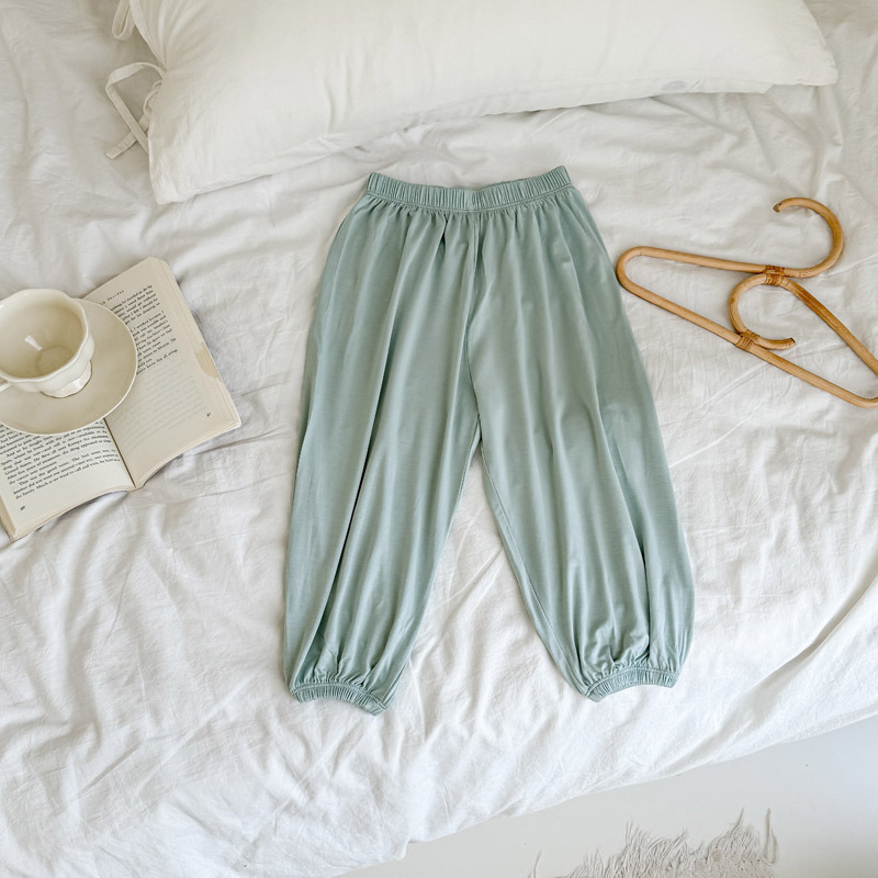 Gray green