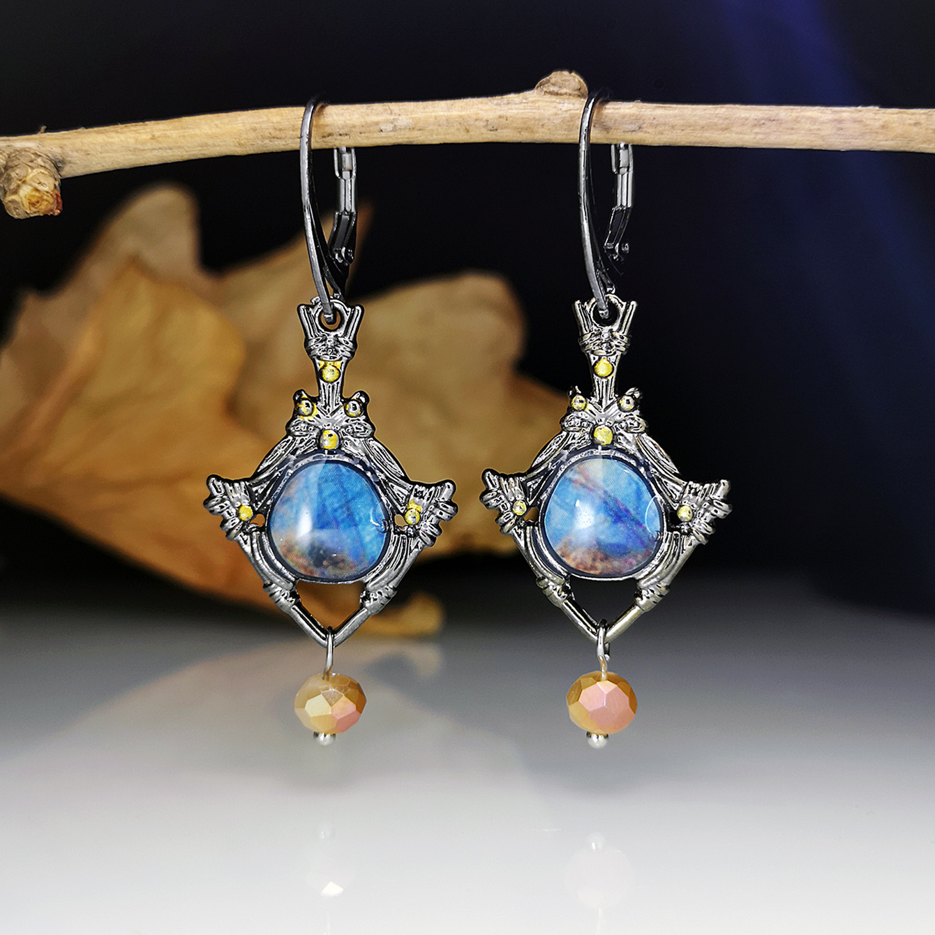 New Creative Earrings European And American Carved Crystal Earrings display picture 1