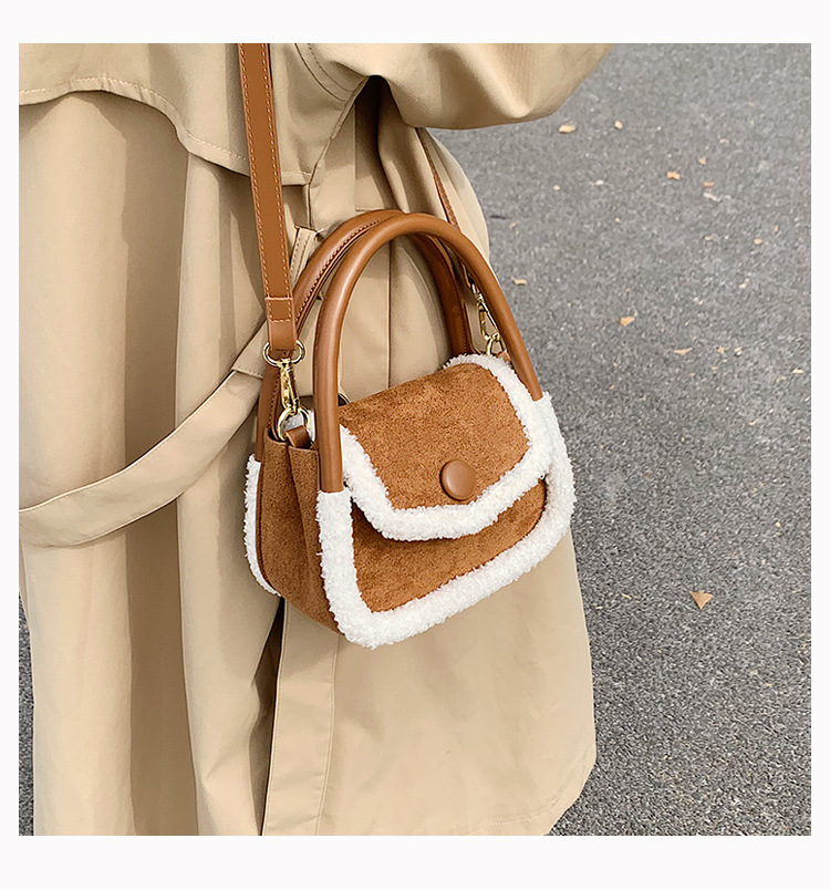 Fashion Plush Handbag Female Autumn And Winter 2021 New Trendy One-shoulder Messenger Bag display picture 9