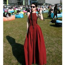 轻熟感咤寂长裙小个子法式复古红色挂脖连衣裙子涤纶露背褶皱