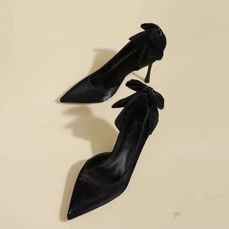 White high-heeled shoes with bow, universal wedding shoes
