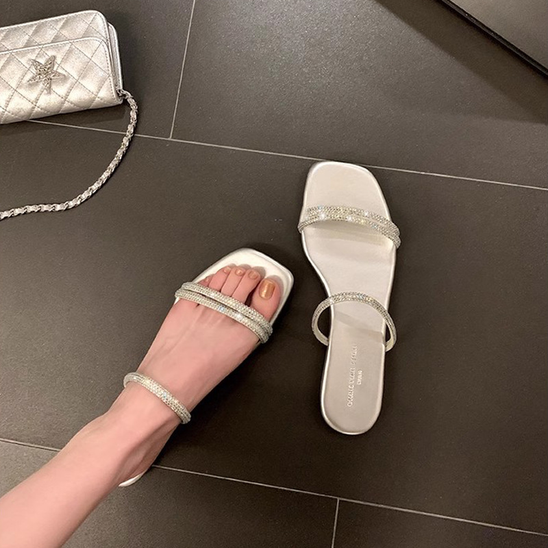 Brillante estrella de verano ~ nueva estrella plateada brillante cabeza cuadrada de diamante con zapatillas de fondo plano zapatillas de mujer frescas para usar